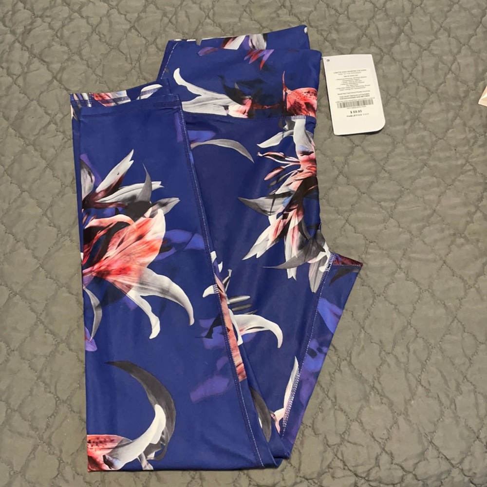 NWT Fabletics Lisette High Waisted 7/8 Capri Sz L
